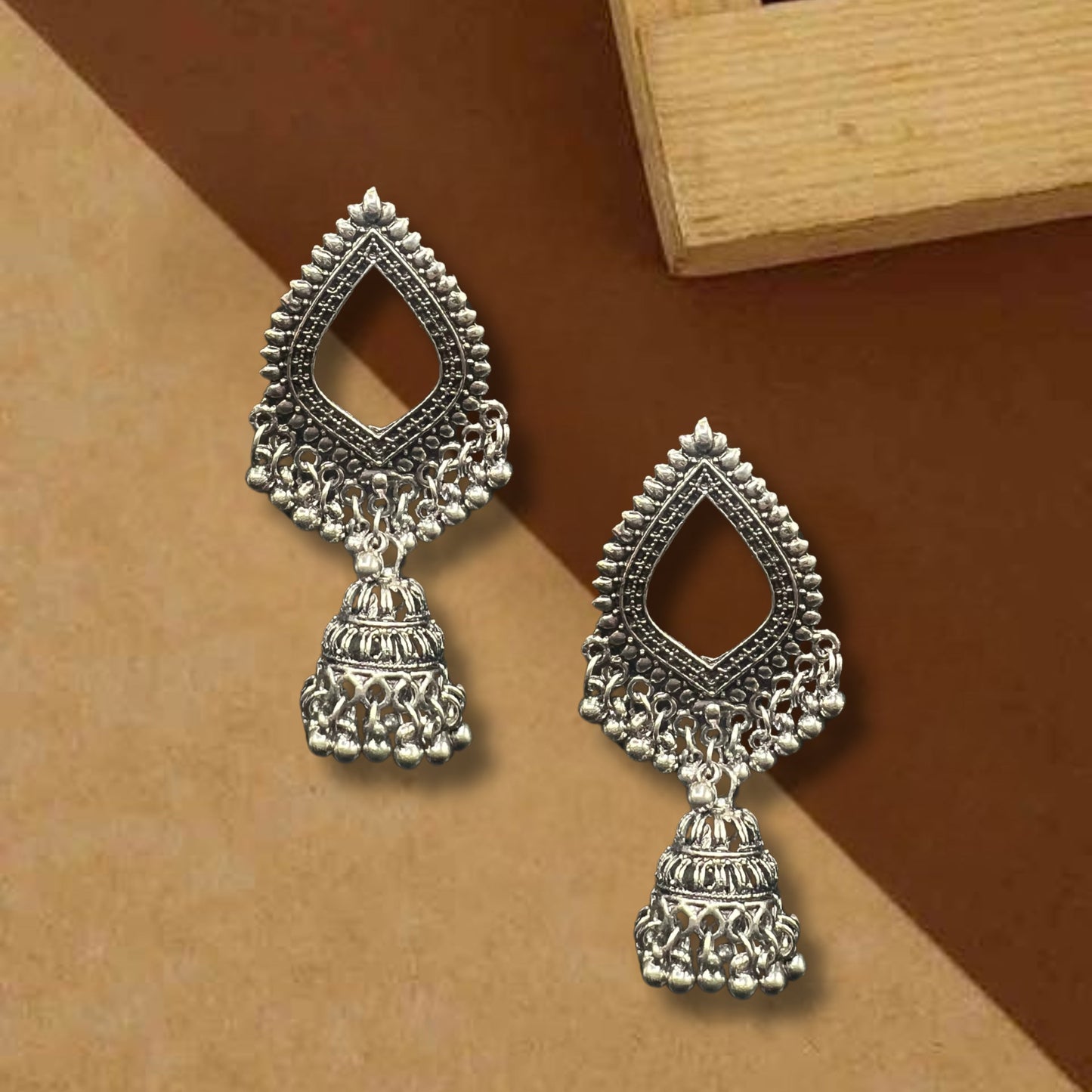 The Best of Saaj- 2 pairs of earrings