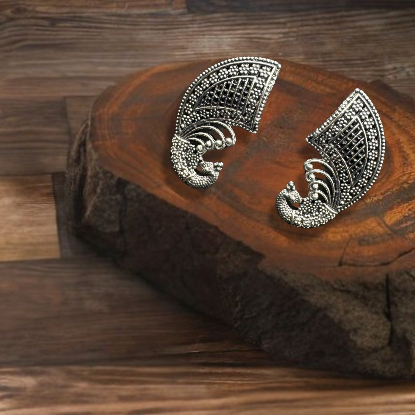 Kriva Peacock Fan Stud