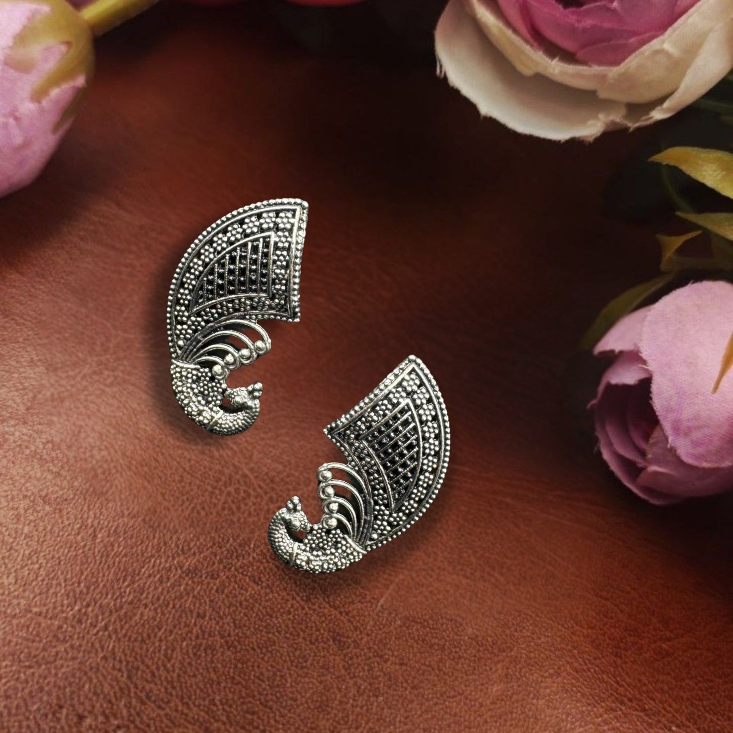 Kriva Peacock Fan Stud