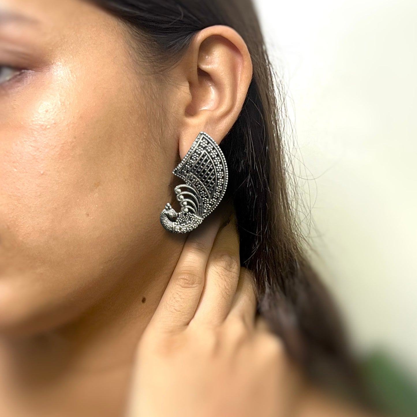 Kriva Peacock Fan Stud